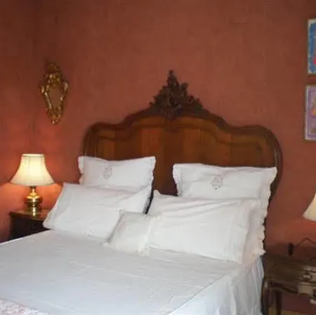 Isabella Hotel *